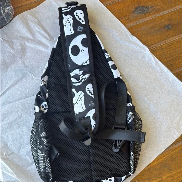 New nightmare before Christmas Black and White sling bag new in package - Picture 2 of 2